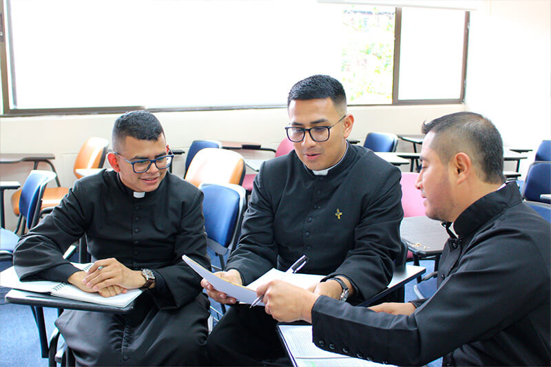 Profesionalización para optar al título de Licenciado en Teología